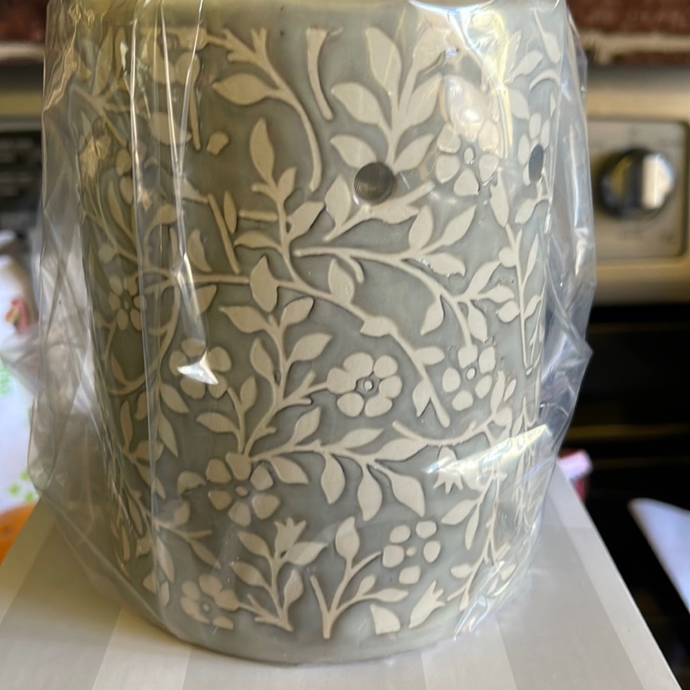 Scentsy meet in the meadow warmer